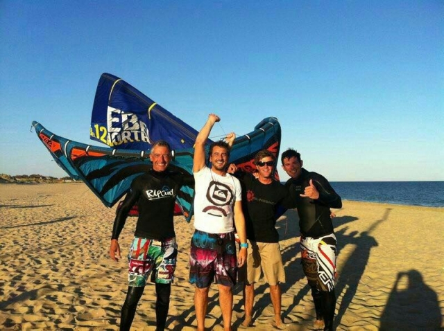 Practicantes de kitesurf